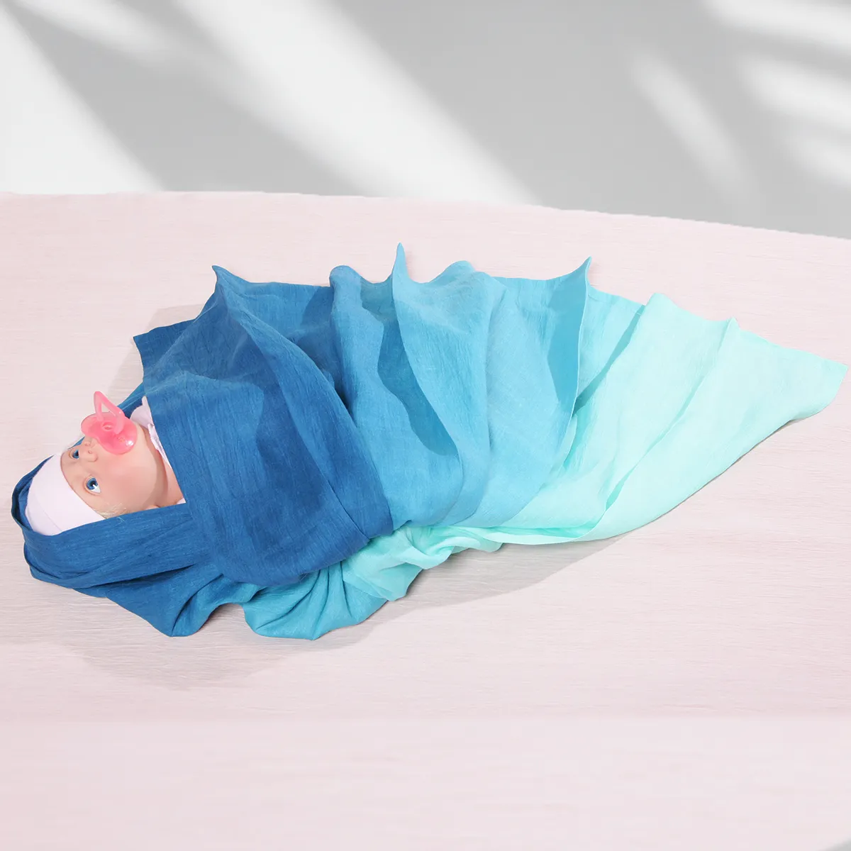 Final View: The PsLing fabric remains a warm, familiar cocoon after the baby is laid down.